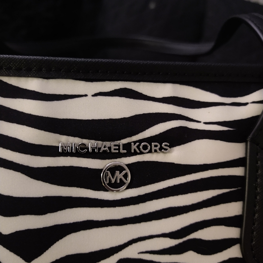 Purses - Picture 2 of 7